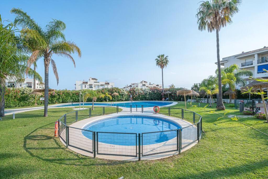 Apartament Flat -puerto Banus -6 A 8 Persons-pool-parking