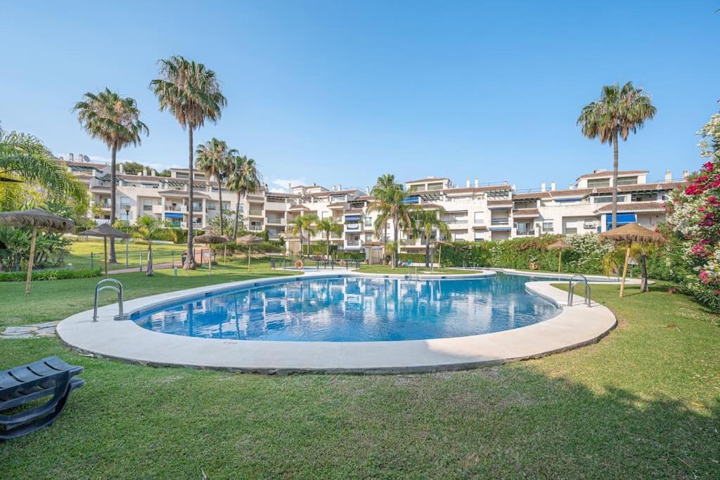 Apartament Flat -puerto Banus -6 A 8 Persons-pool-parking Marbella